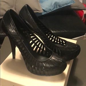 BCBGeneration black leather pumps